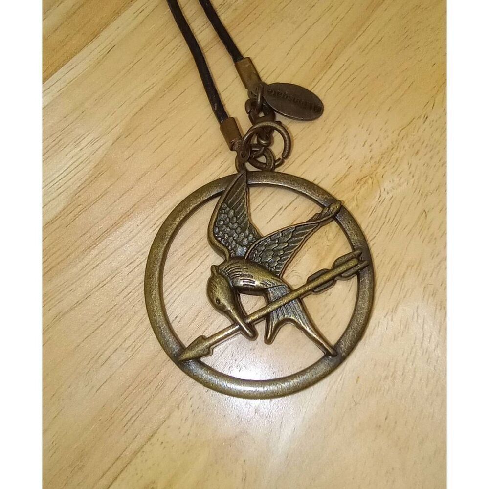 Hunger games. Lions gate necklace & pendant